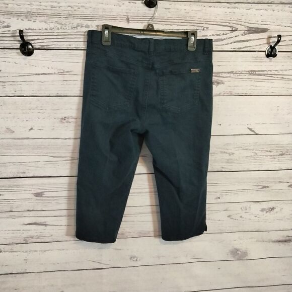 "Chaps" woman's jean capris.  - Picture 4 of 6